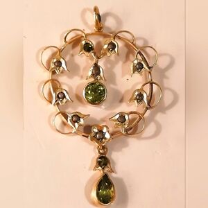 14k  Antic Rare ItemGold Pendant With Peridot Stone